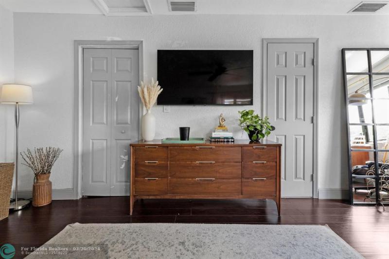  Single Family Homes Photo 21: 4010 NW 8th Ter  Fort Lauderdale,  FL 33309