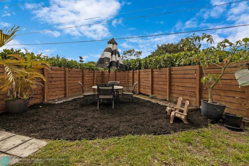  Single Family Homes Photo 25: 4010 NW 8th Ter  Fort Lauderdale,  FL 33309