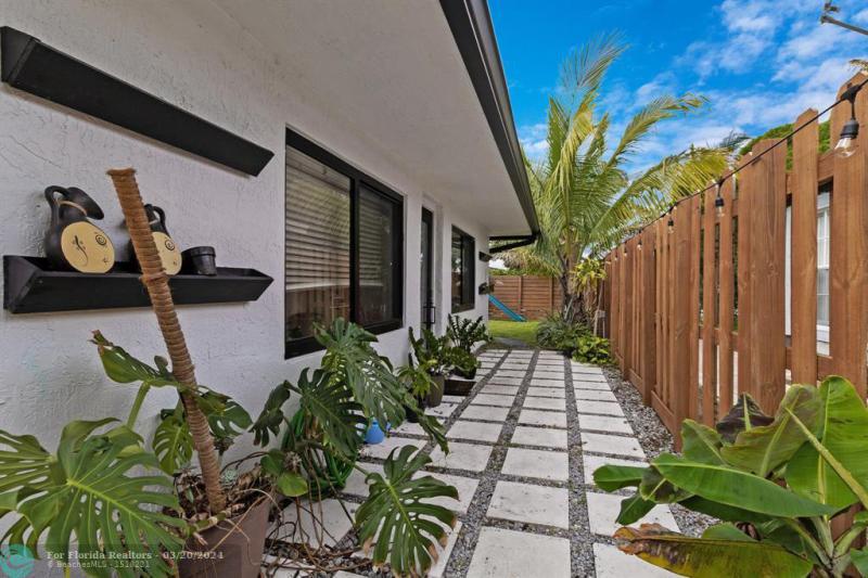  Single Family Homes Photo 26: 4010 NW 8th Ter  Fort Lauderdale,  FL 33309
