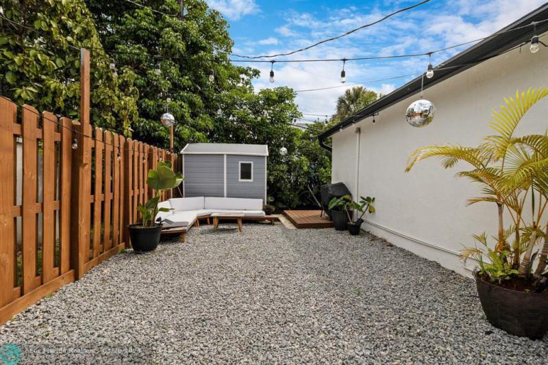  Single Family Homes Photo 27: 4010 NW 8th Ter  Fort Lauderdale,  FL 33309