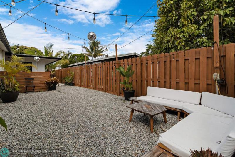  Single Family Homes Photo 28: 4010 NW 8th Ter  Fort Lauderdale,  FL 33309