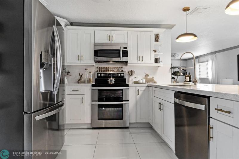  Single Family Homes Photo 3: 4010 NW 8th Ter  Fort Lauderdale,  FL 33309