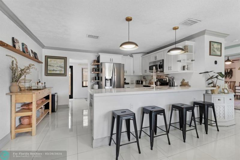  Single Family Homes Photo 4: 4010 NW 8th Ter  Fort Lauderdale,  FL 33309