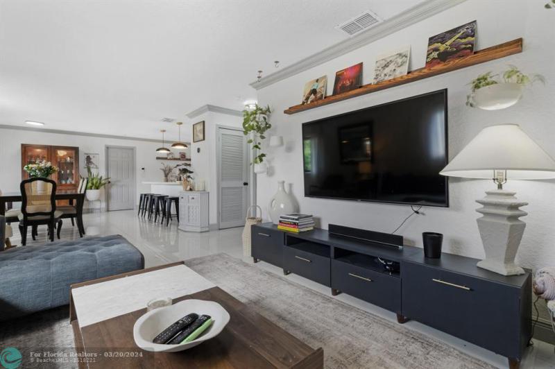  Single Family Homes Photo 8: 4010 NW 8th Ter  Fort Lauderdale,  FL 33309