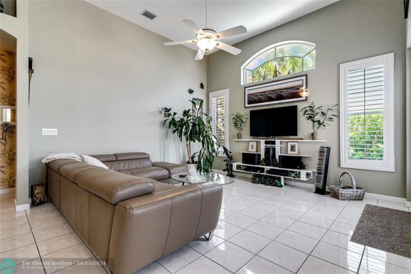  Single Family Homes Photo 11: 1520 SE 4th Ct  Deerfield Beach,  FL 33441