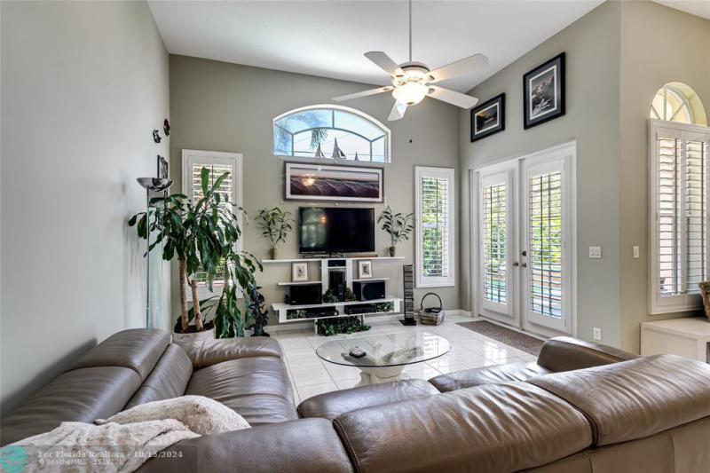  Single Family Homes Photo 12: 1520 SE 4th Ct  Deerfield Beach,  FL 33441