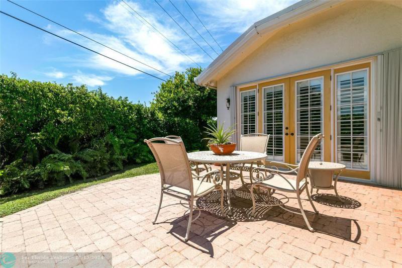  Single Family Homes Photo 31: 1520 SE 4th Ct  Deerfield Beach,  FL 33441