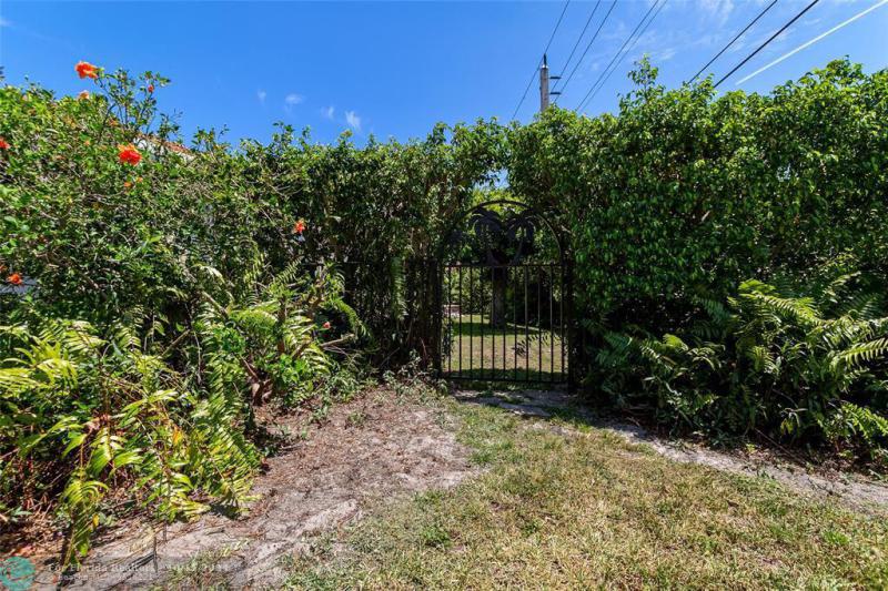  Single Family Homes Photo 35: 1520 SE 4th Ct  Deerfield Beach,  FL 33441