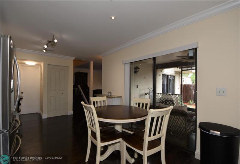  Condo & Townhome Photos