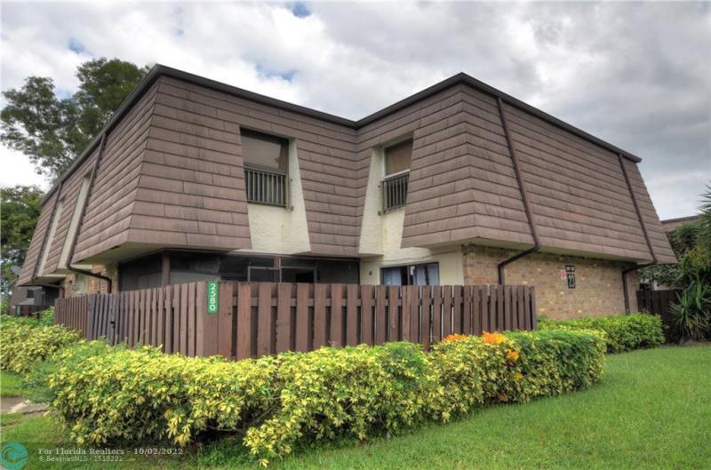  Condo & Townhome Photos