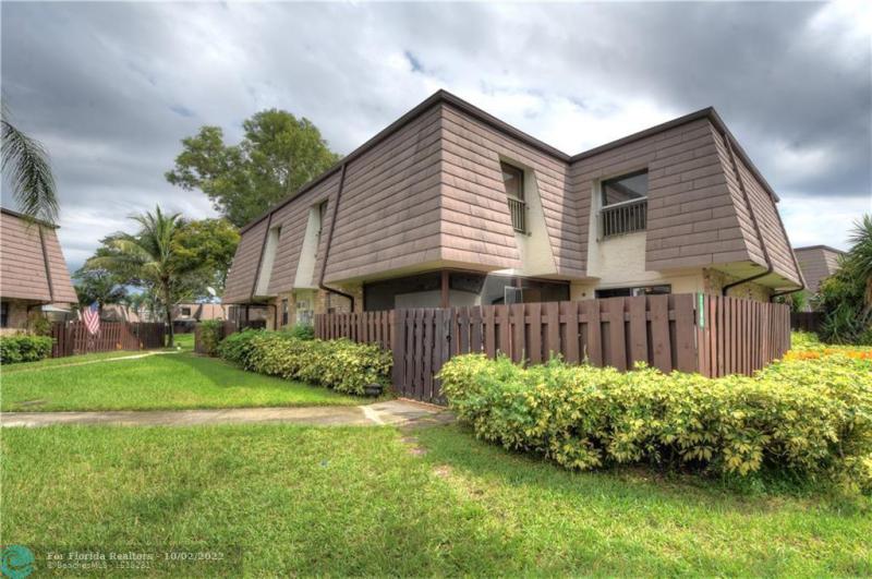  Condo & Townhome Photos