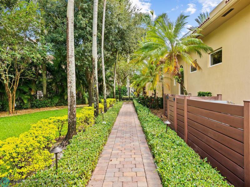  Single Family Homes Photo 79: 12575 Stoneway Ct  Davie,  FL 33330