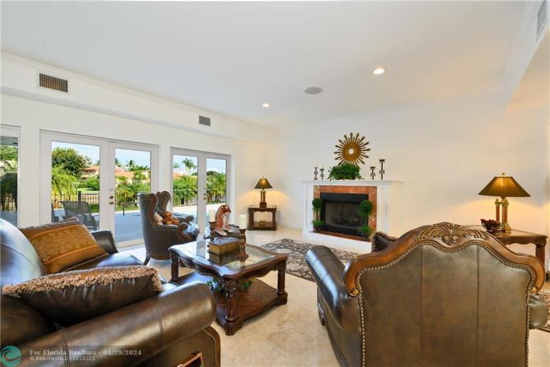  Single Family Homes Photo 11: 2 COMPASS LN  Fort Lauderdale,  FL 33308
