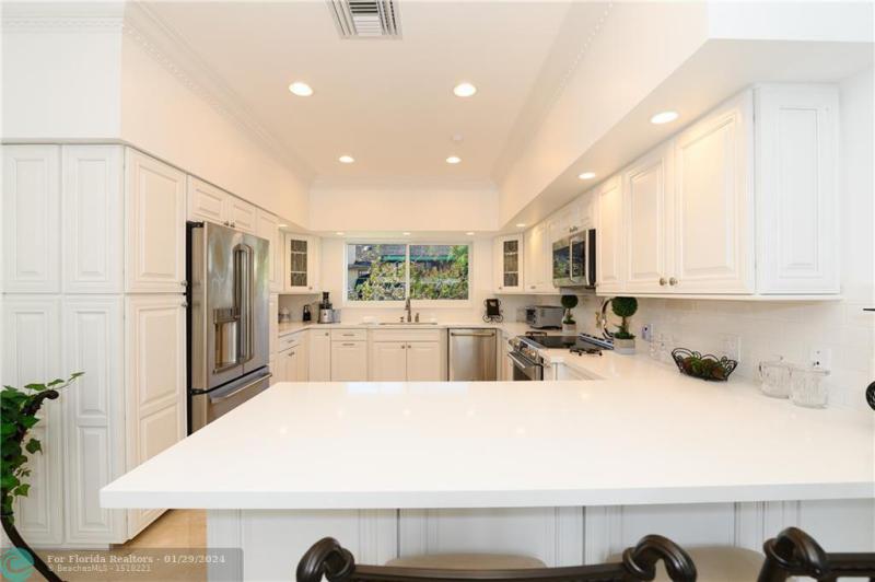  Single Family Homes Photo 16: 2 COMPASS LN  Fort Lauderdale,  FL 33308