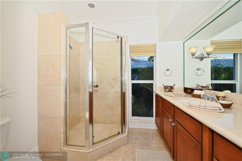  Single Family Homes Photo 20: 2 COMPASS LN  Fort Lauderdale,  FL 33308