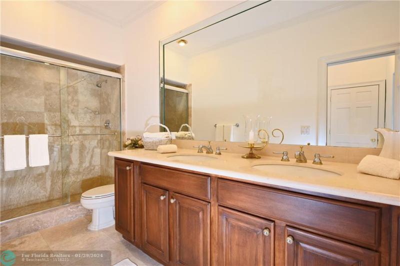  Single Family Homes Photo 22: 2 COMPASS LN  Fort Lauderdale,  FL 33308