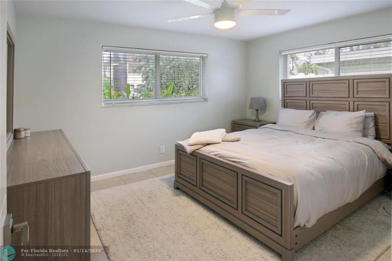  Single Family Homes Photo 14: 1215 SE 11th Ave  Deerfield Beach,  FL 33441