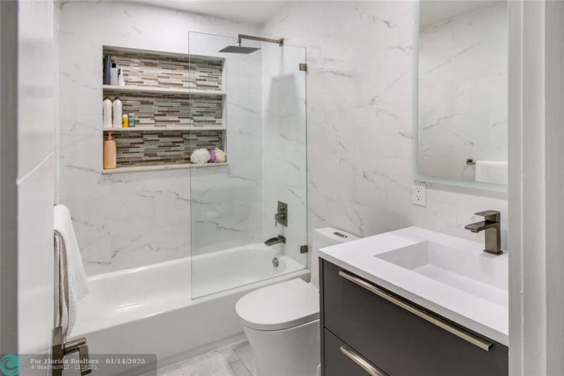  Single Family Homes Photo 16: 1215 SE 11th Ave  Deerfield Beach,  FL 33441