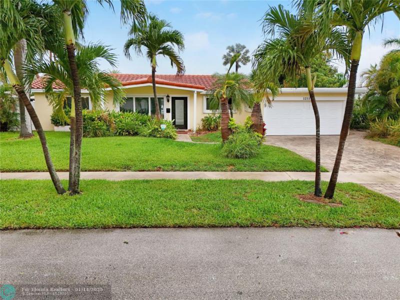  Single Family Homes Photo 2: 1215 SE 11th Ave  Deerfield Beach,  FL 33441