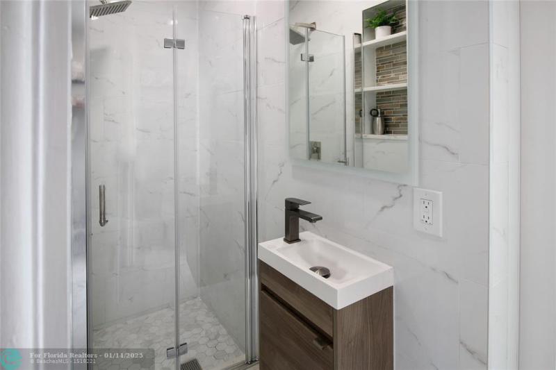  Single Family Homes Photo 20: 1215 SE 11th Ave  Deerfield Beach,  FL 33441