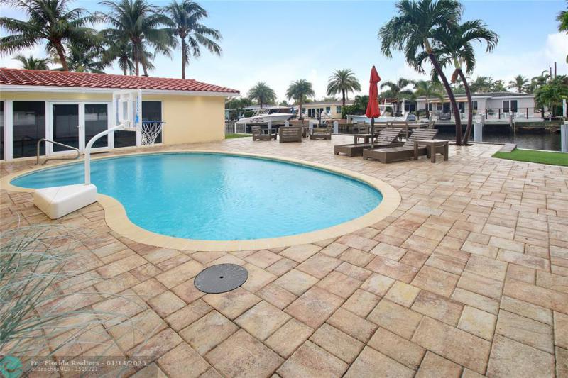  Single Family Homes Photo 23: 1215 SE 11th Ave  Deerfield Beach,  FL 33441