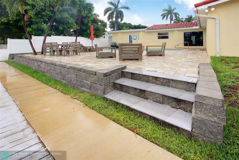  Single Family Homes Photo 24: 1215 SE 11th Ave  Deerfield Beach,  FL 33441