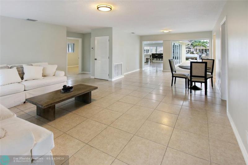  Single Family Homes Photo 3: 1215 SE 11th Ave  Deerfield Beach,  FL 33441