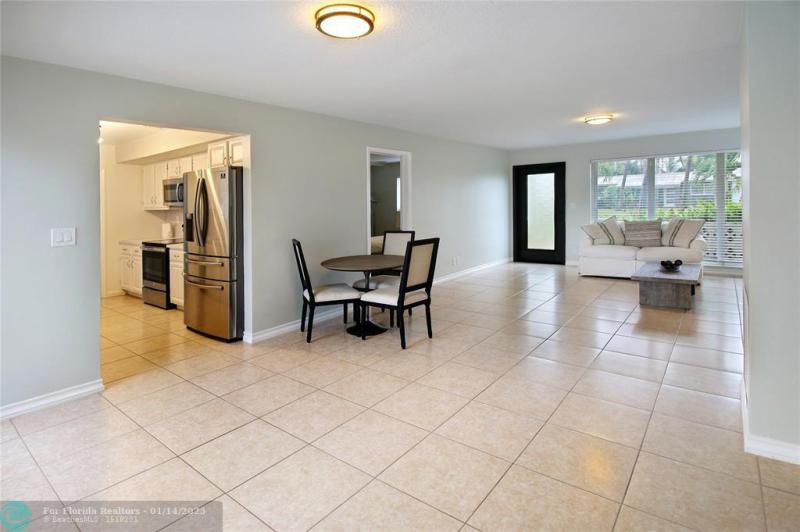  Single Family Homes Photo 4: 1215 SE 11th Ave  Deerfield Beach,  FL 33441
