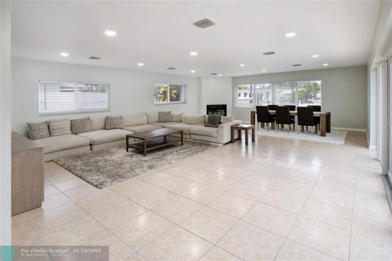  Single Family Homes Photo 5: 1215 SE 11th Ave  Deerfield Beach,  FL 33441