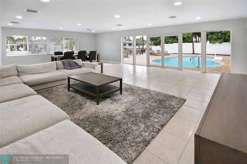  Single Family Homes Photo 6: 1215 SE 11th Ave  Deerfield Beach,  FL 33441