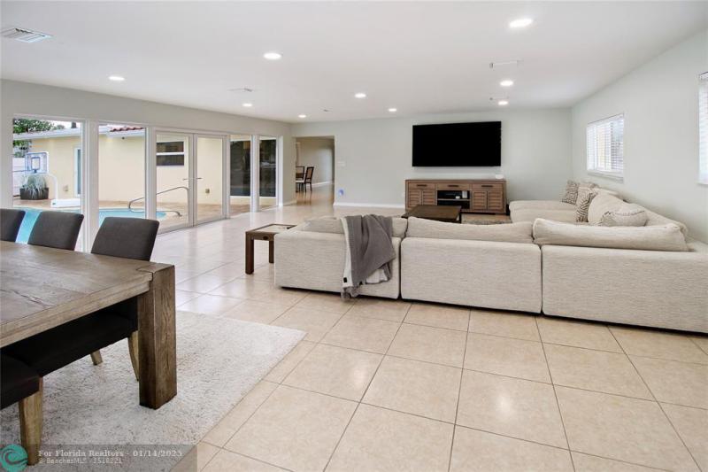  Single Family Homes Photo 8: 1215 SE 11th Ave  Deerfield Beach,  FL 33441