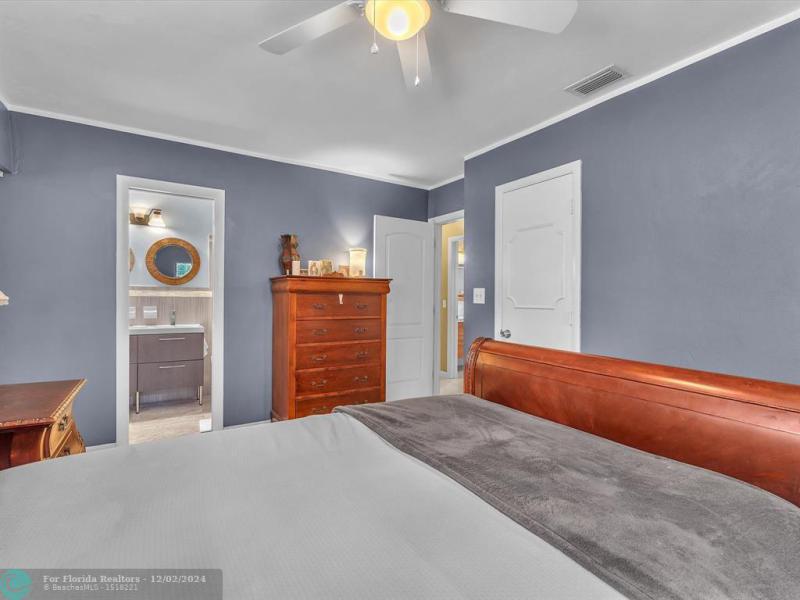  Single Family Homes Photo 11: 3354 NW 22nd St  Lauderdale Lakes,  FL 33311