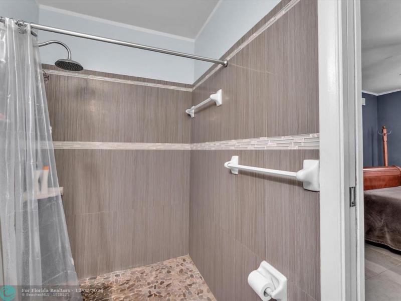  Single Family Homes Photo 12: 3354 NW 22nd St  Lauderdale Lakes,  FL 33311