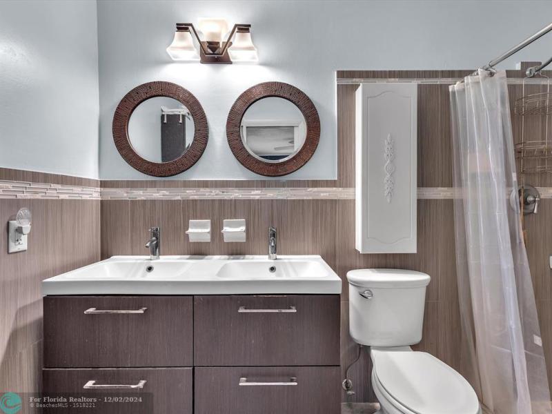  Single Family Homes Photo 16: 3354 NW 22nd St  Lauderdale Lakes,  FL 33311