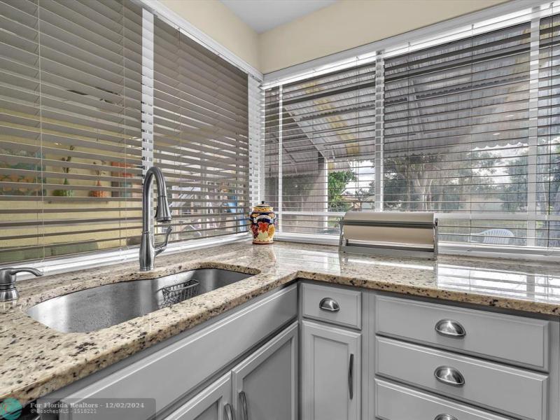  Single Family Homes Photo 7: 3354 NW 22nd St  Lauderdale Lakes,  FL 33311