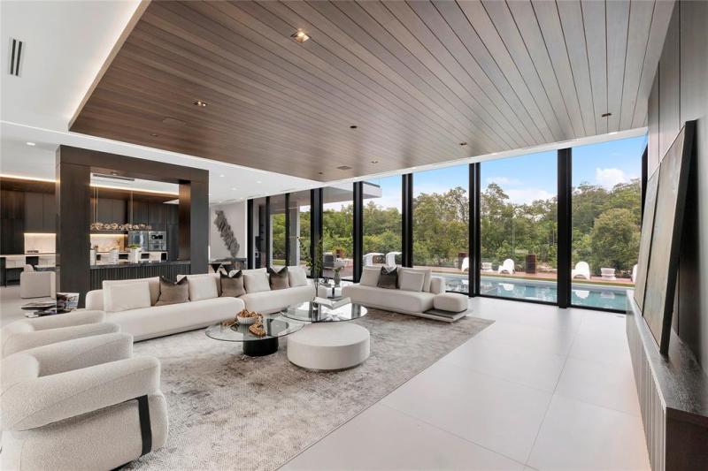  Single Family Homes Photo 10: 681 Golden Harbour Drive  Boca Raton,  FL 33432