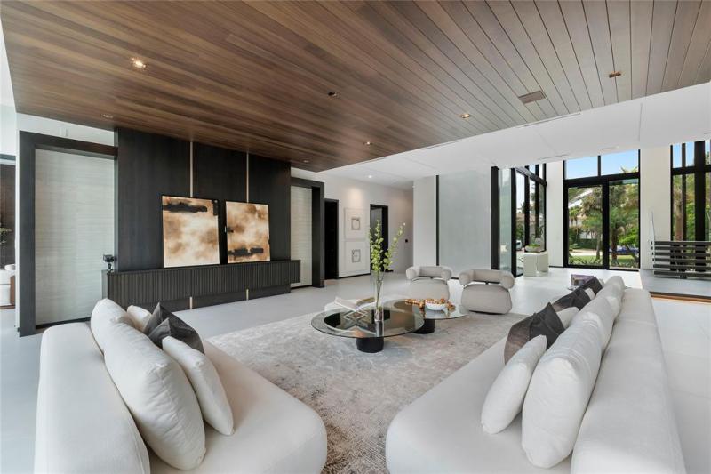  Single Family Homes Photo 12: 681 Golden Harbour Drive  Boca Raton,  FL 33432