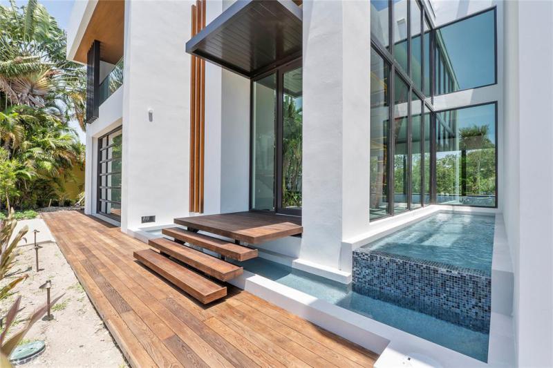  Single Family Homes Photo 3: 681 Golden Harbour Drive  Boca Raton,  FL 33432