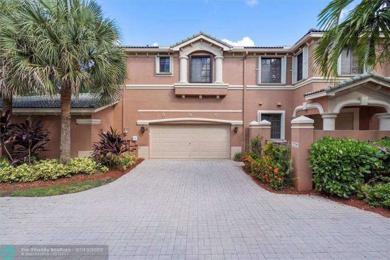  Condo & Townhome Photos