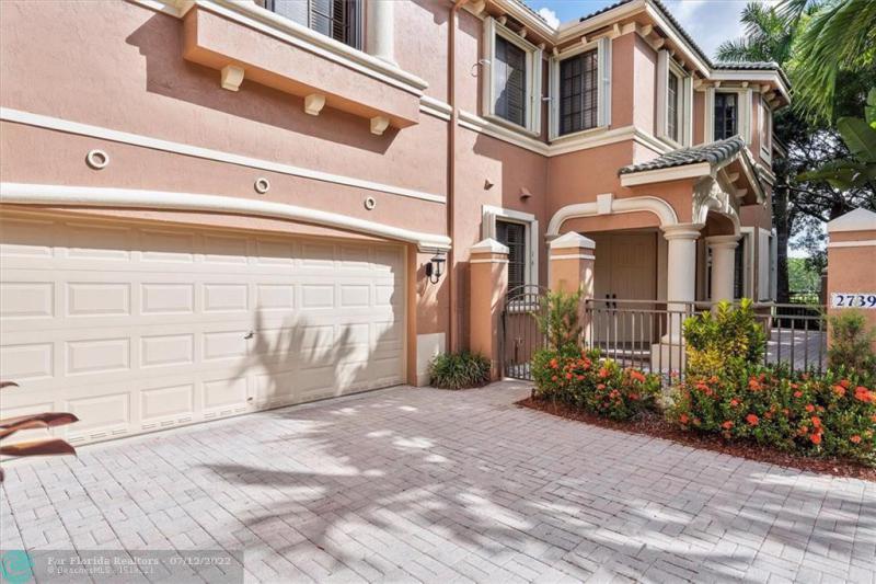  Condo & Townhome Photos