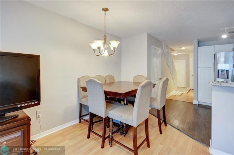  Condo & Townhome Photos