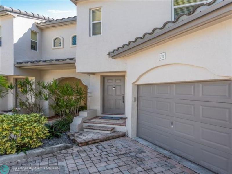  Condo & Townhome Photos