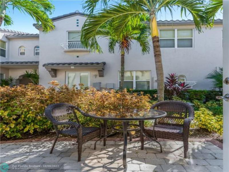  Condo & Townhome Photos