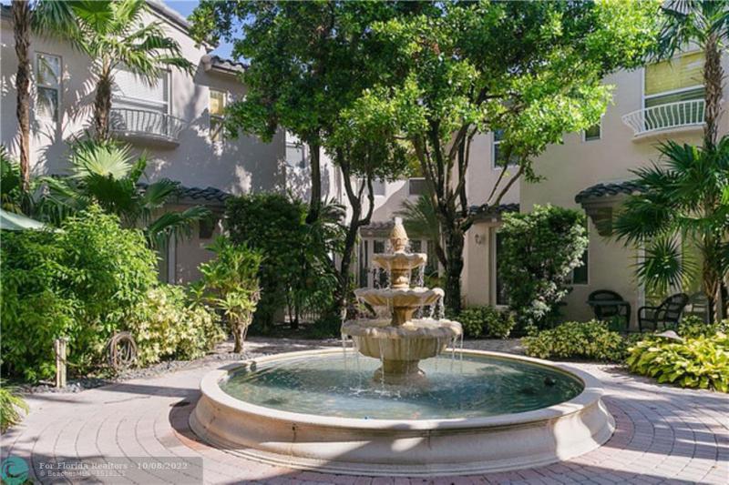  Condo & Townhome Photos