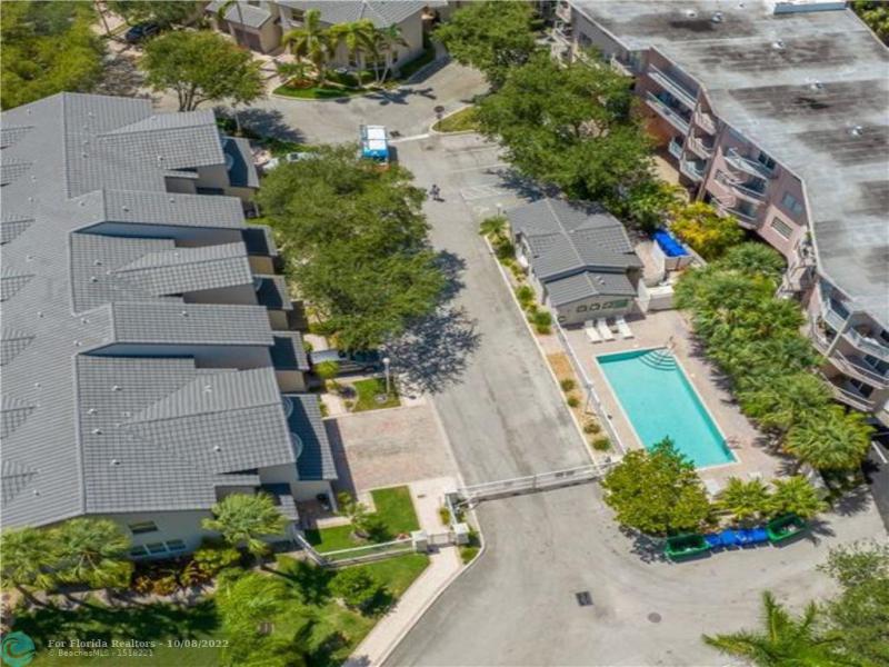  Condo & Townhome Photos