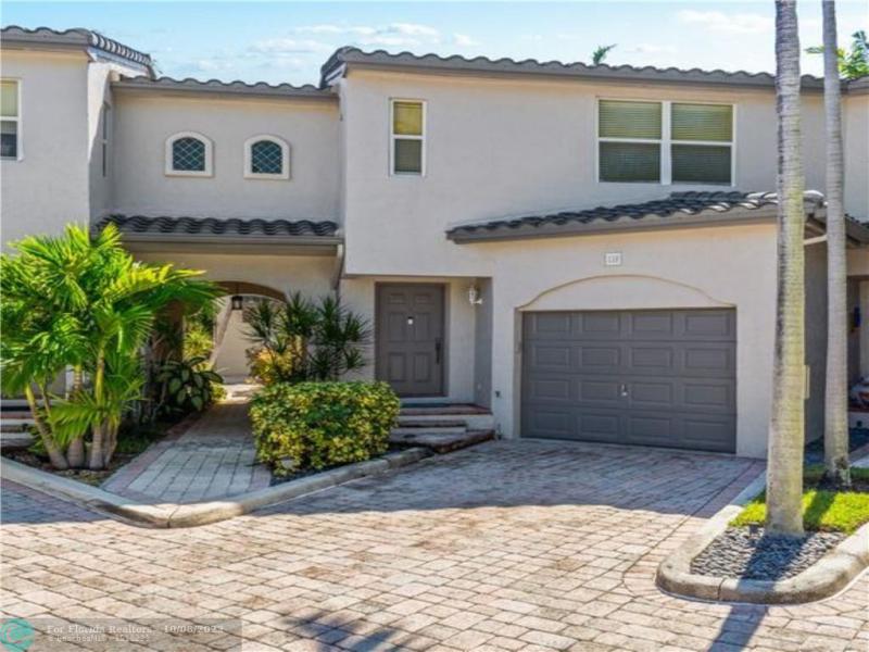  Condo & Townhome Photos