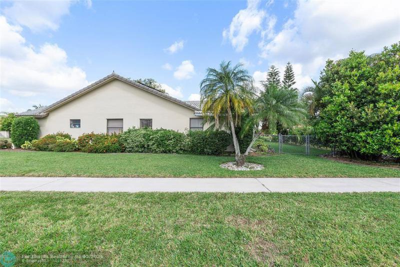  Single Family Homes Photo 13: 1900 NW 79th Ter  Margate,  FL 33063