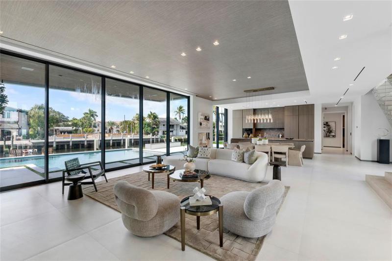  Single Family Homes Photo 11: 2880 NE 28th St  Fort Lauderdale,  FL 33306