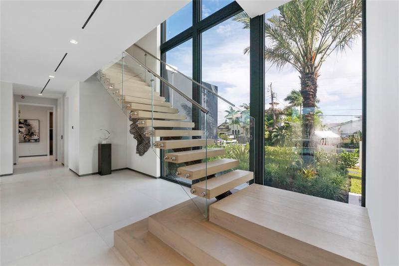  Single Family Homes Photo 12: 2880 NE 28th St  Fort Lauderdale,  FL 33306
