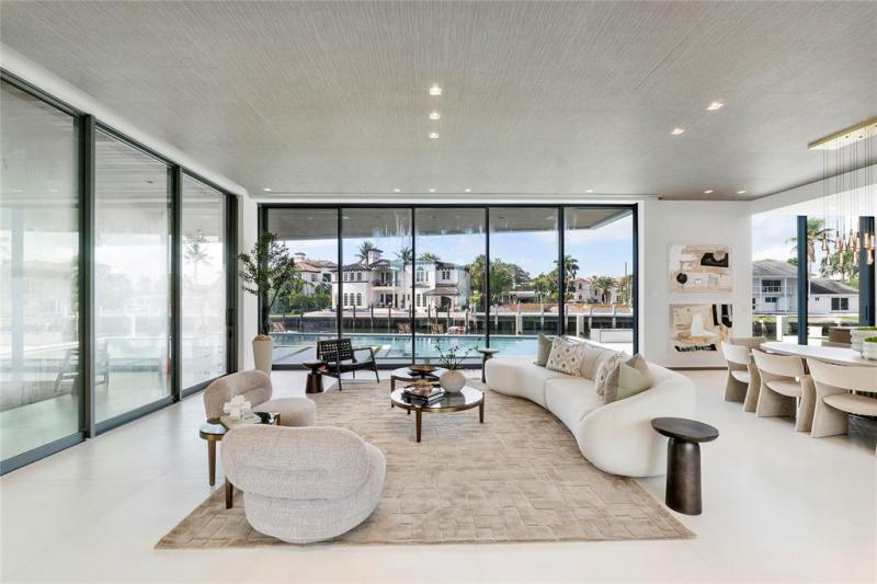  Single Family Homes Photo 14: 2880 NE 28th St  Fort Lauderdale,  FL 33306